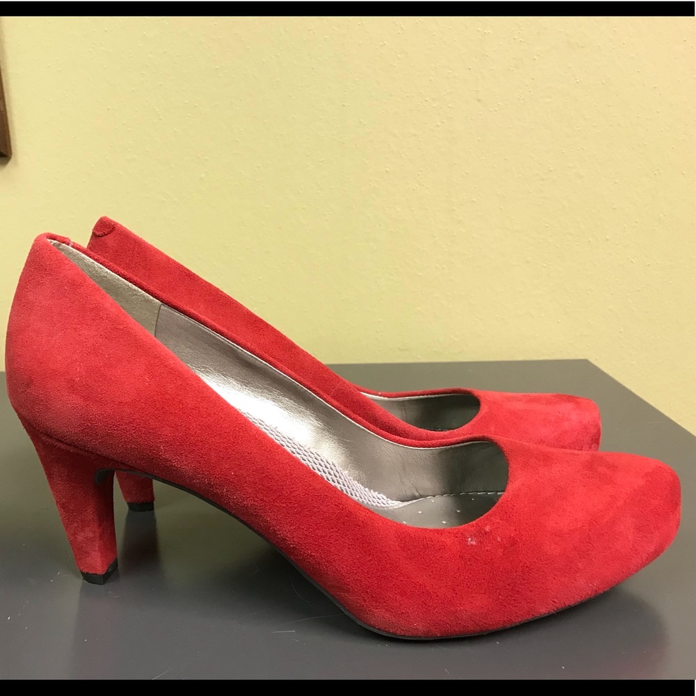 Easy Spirit Red Suede antigravity heel Size 9.5
